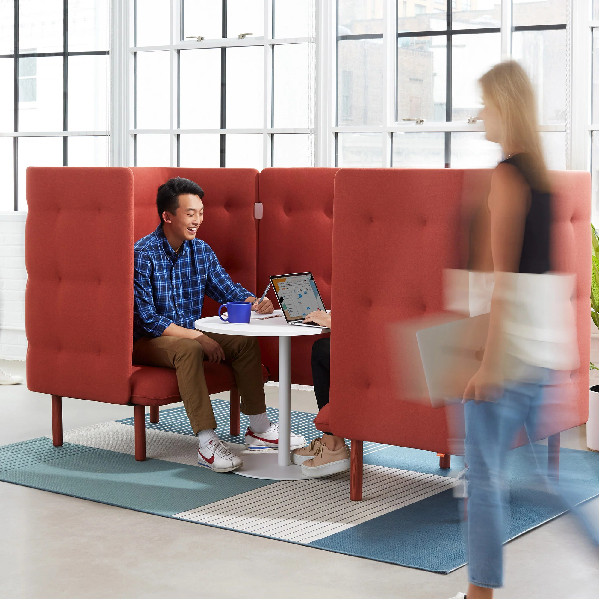QT Privacy Lounge Chair Booth